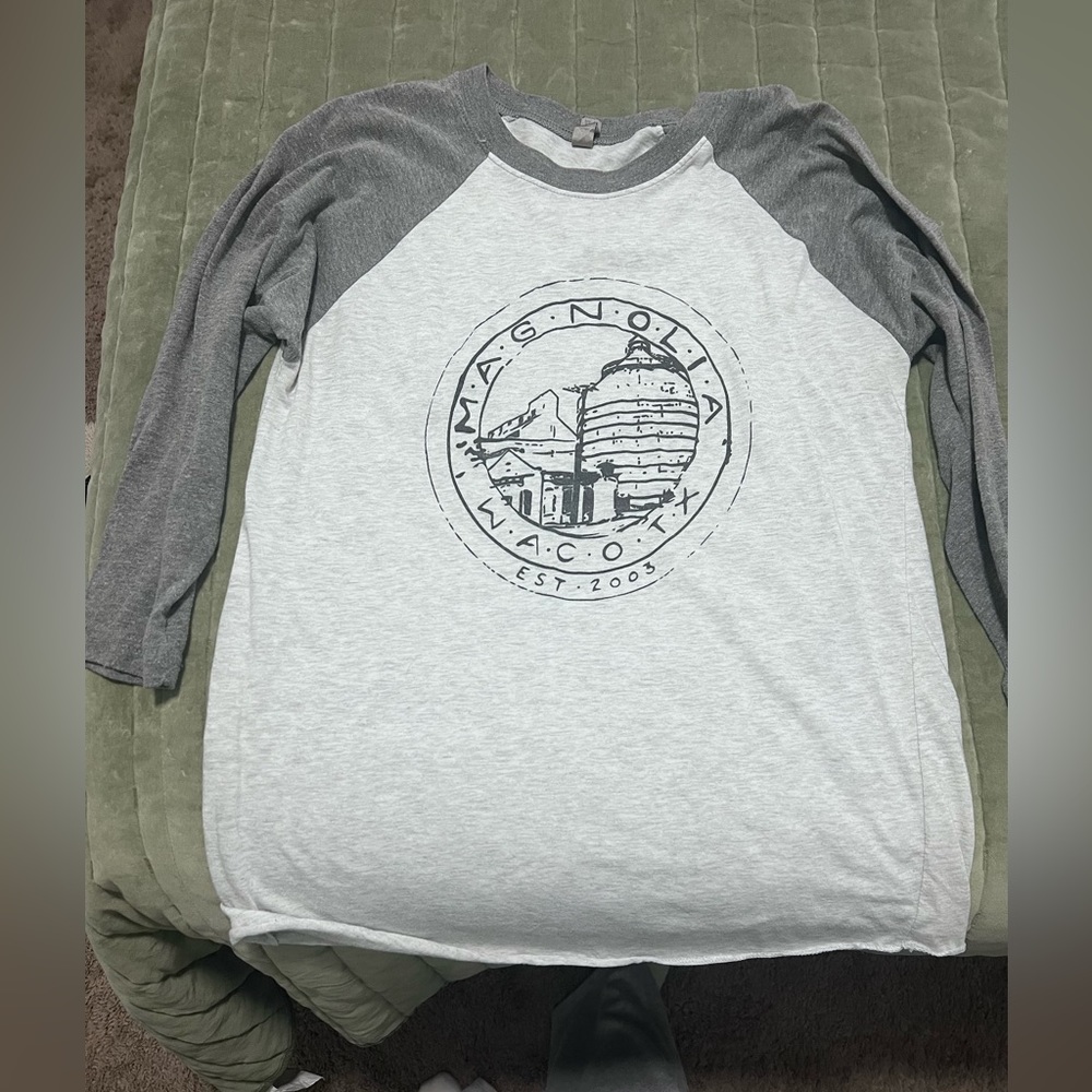 Magnolia tee